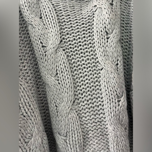 HYFVE Grey chunky cable knit cropped turtle neck sweater in medium - Picture 3 of 16